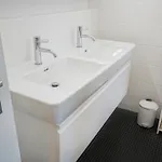 Downtown - Large, Quiet Private 