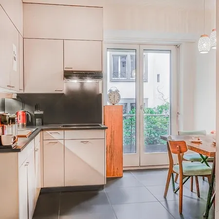 Enge Station - Private Jura