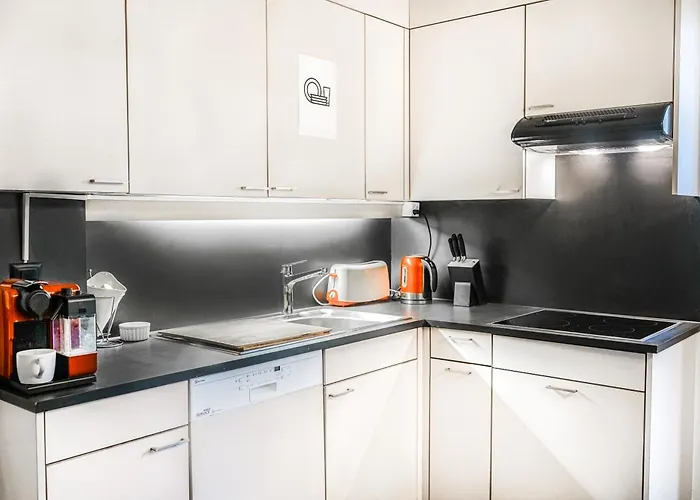 Large, Quiet Private 