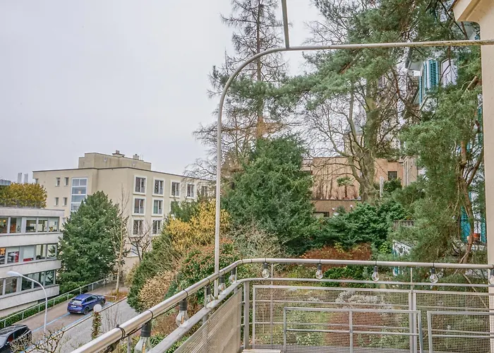 Large, Quiet Private 