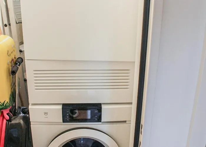 Large, Quiet Private 